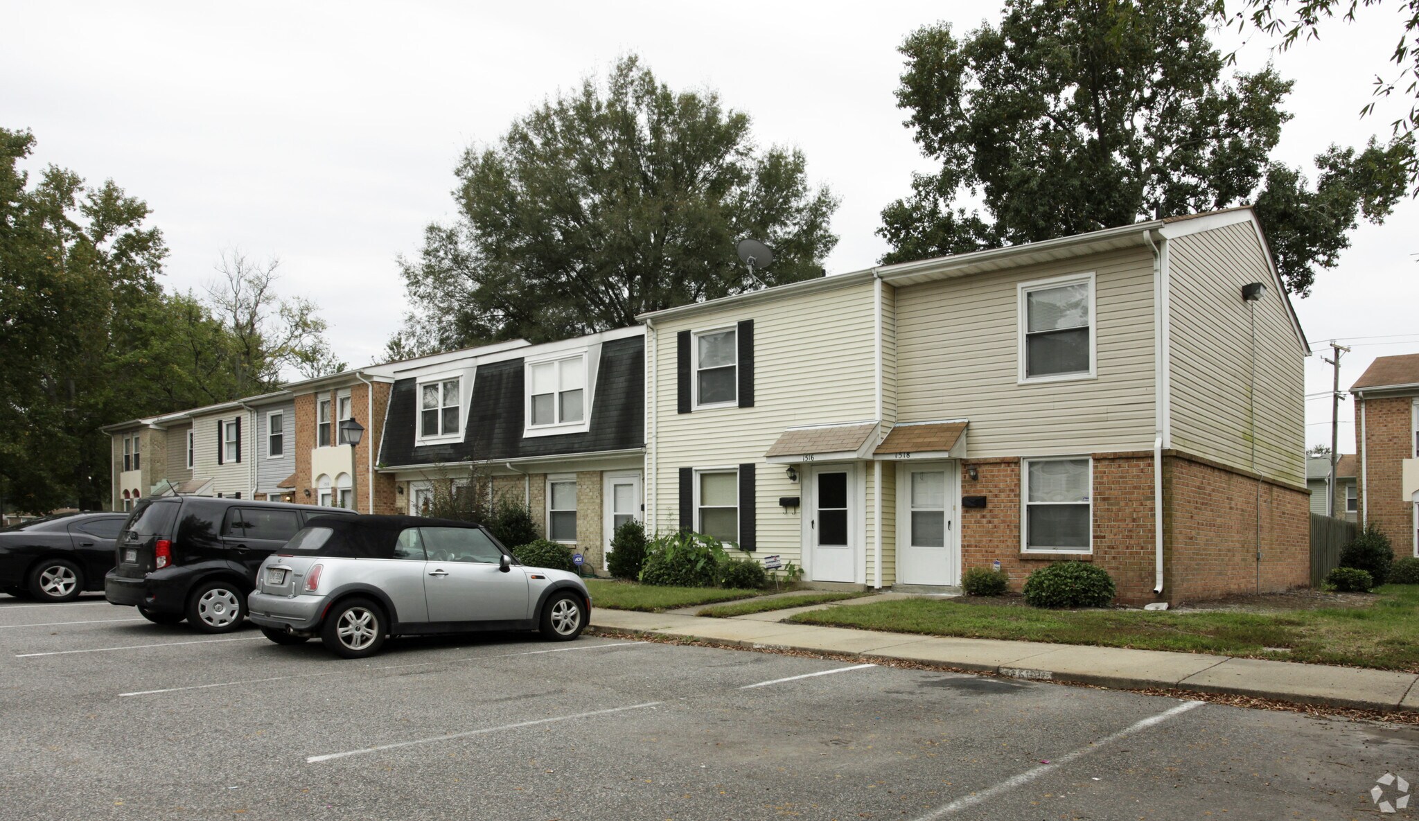 Charlestowne Condominiums