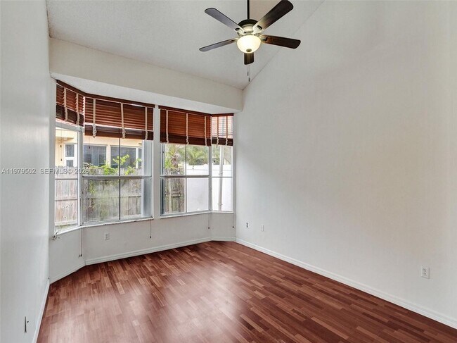 Foto del edificio - 3745 Piccadilly St