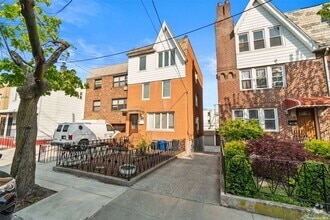Building Photo - 32-33-33 46th St