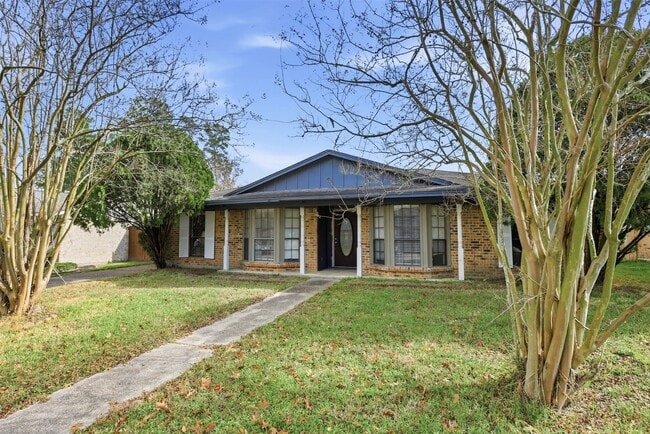 Foto del edificio - 3918 Wintergreen Dr