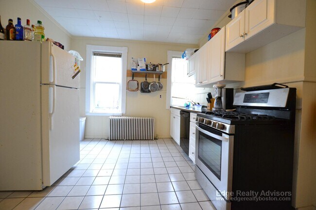 Building Photo - 25 Bennett St