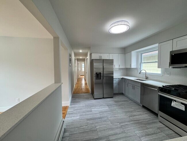 Building Photo - 253 Webster Ave