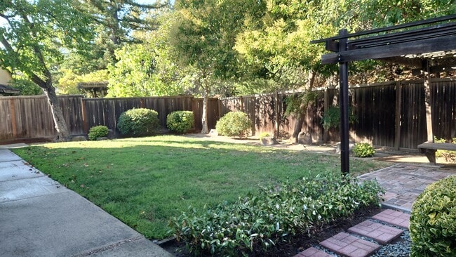 Building Photo - 636 Montezuma Ct