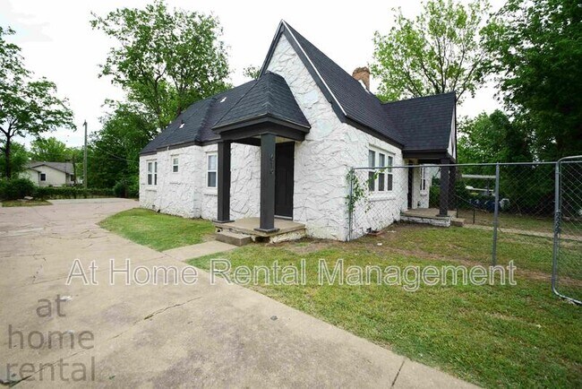 Building Photo - 619 East Xyler Street - 1