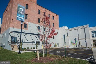 Building Photo - 218 W Main St