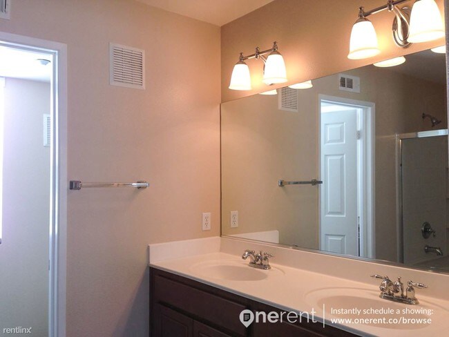 Building Photo - 16913 Laurel Hill Ln