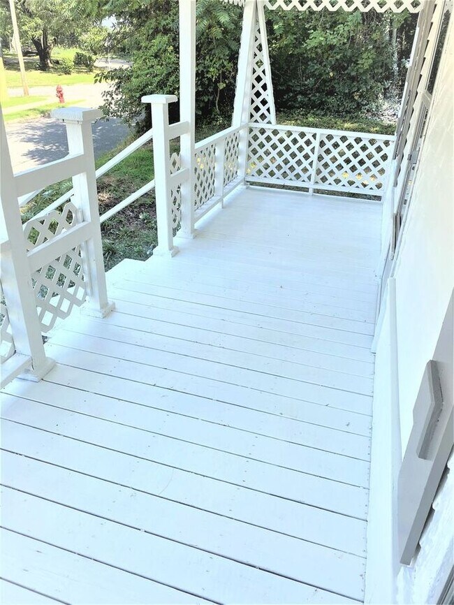 Beautiful, White Cottage in Gastonia House for Rent in Gastonia, NC