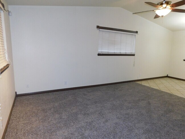 Building Photo - 4813 Woodview Dr