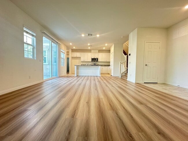 Building Photo - 4 bedroom home for lease in Chino