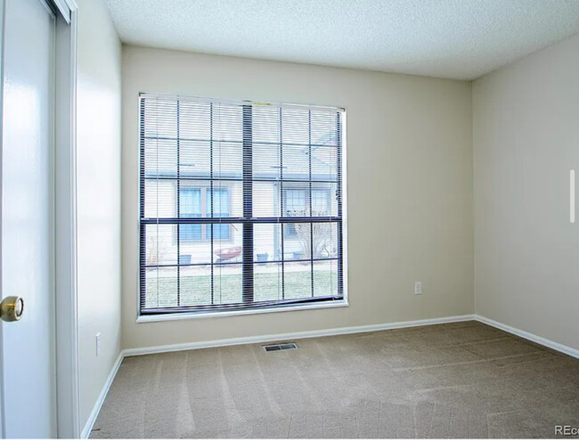 Foto del edificio - 7925 W Layton Ave