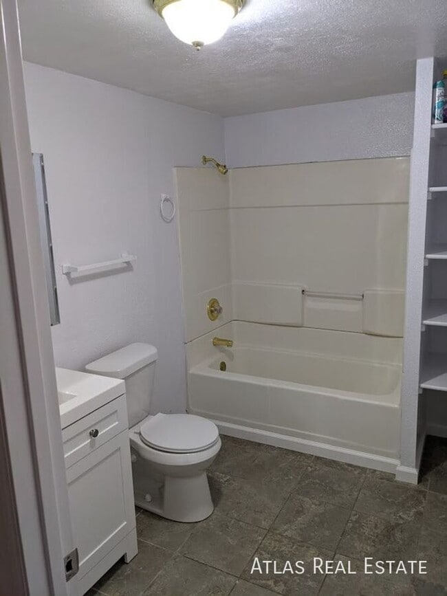 Building Photo - 13917 E Oxford Pl