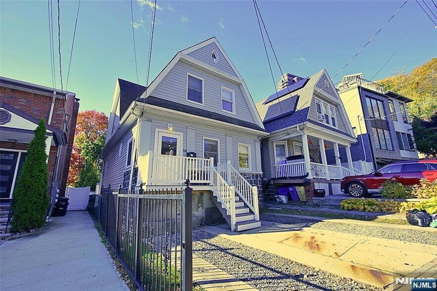 Foto principal - 34 Hilliard Ave