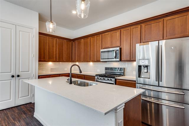 Foto del edificio - 9815 Romo St