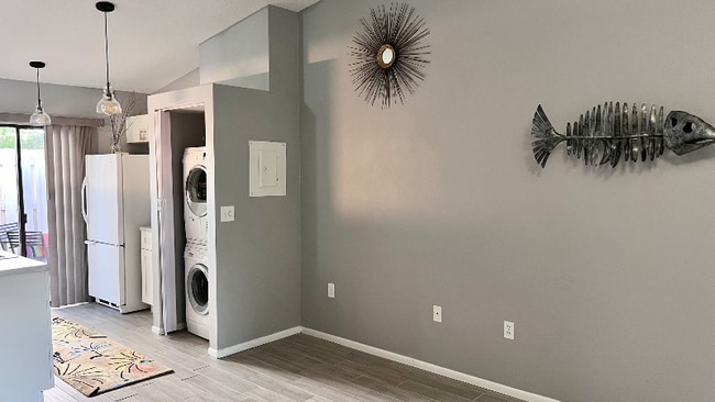 Building Photo - 60 60th St W