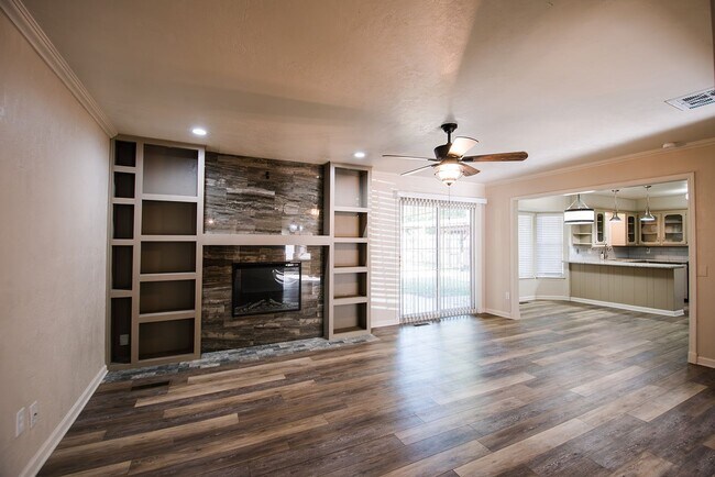 Foto del edificio - Beautifully Remodeled 4bed/3bath Home Available Near Norman Campus!!