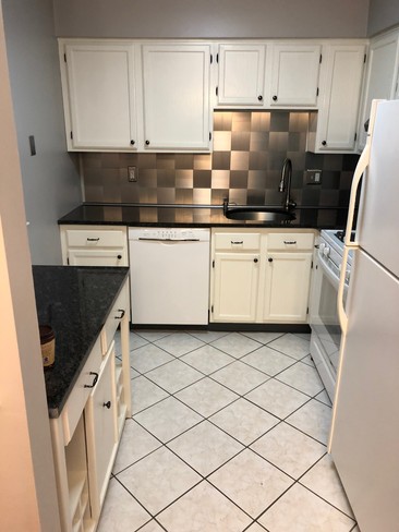 Kitchen - 525 Waterford Dr