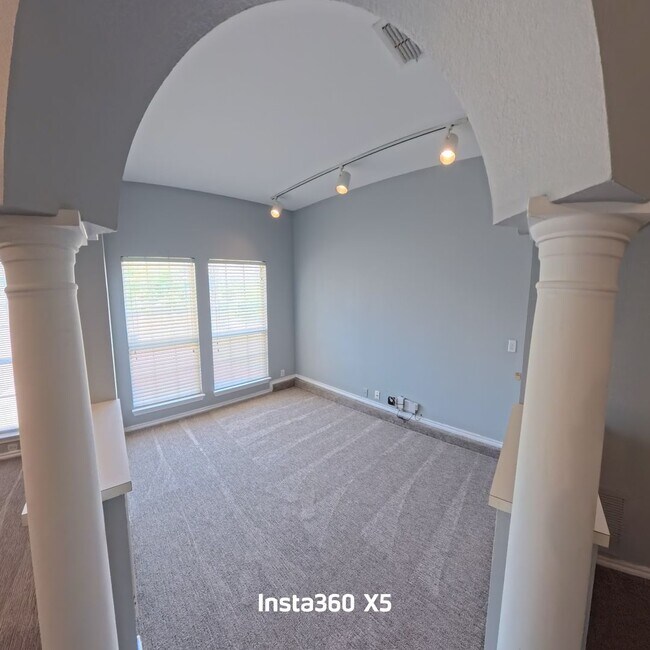 Building Photo - 1209 Montclair Dr