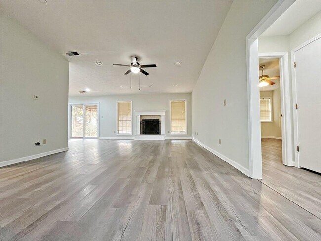 Foto del edificio - 11250 Ridge Hill Dr