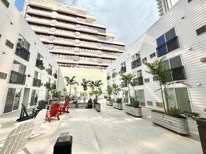 Building Photo - 803 Waimanu St