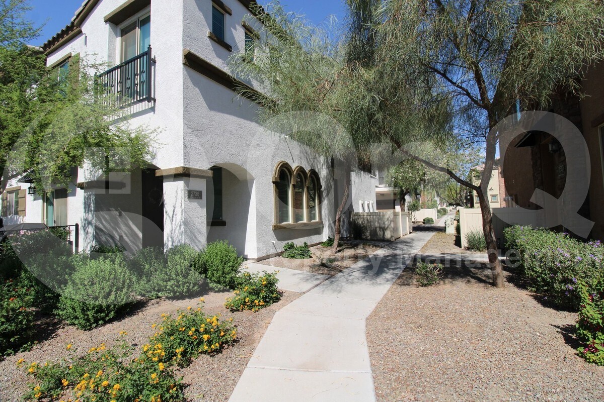 Primary Photo - 2736 S Cavalier Dr