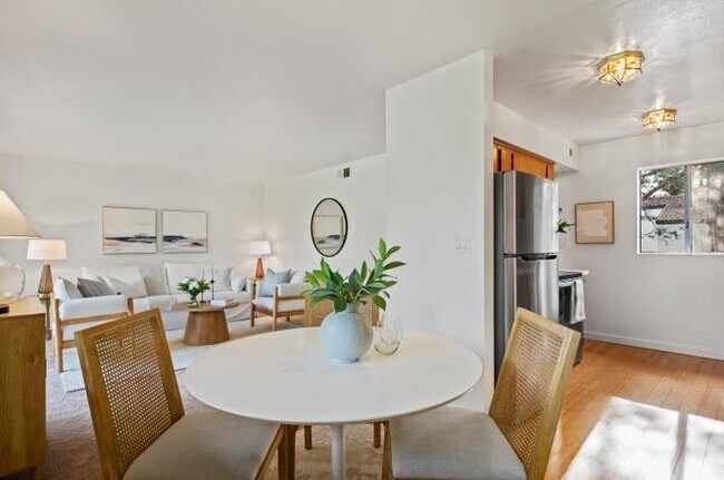 Foto del edificio - 1070 Miramonte Dr