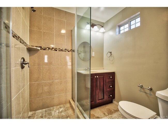 Foto del edificio - 422 E 41st St