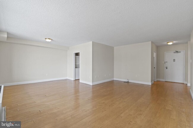 Building Photo - 3701 S George Mason Dr
