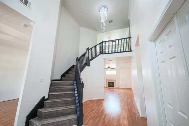Foto del edificio - 11606 Canyon Woods Dr