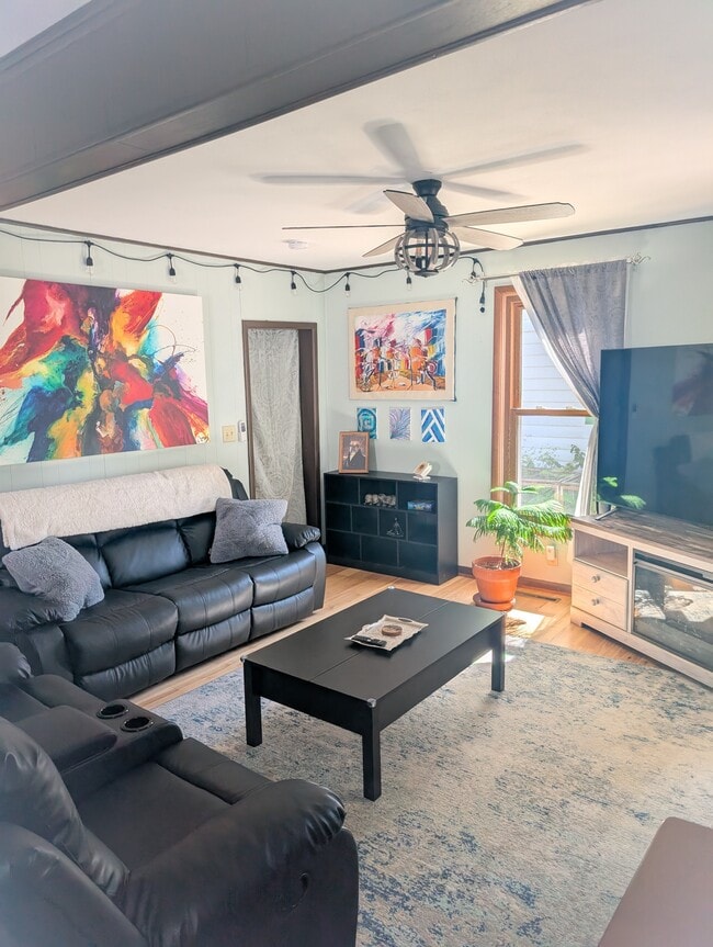 Livingroom - entertainment area - 2421 Upham St