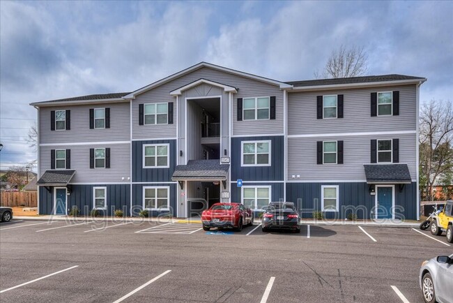 Building Photo - 2507 Otter Run