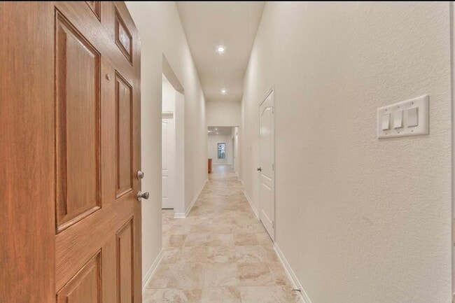 Building Photo - 6711 Knl Spg Wy