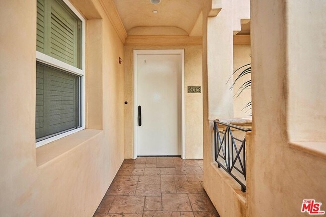 Building Photo - 16123 W Sunset Blvd