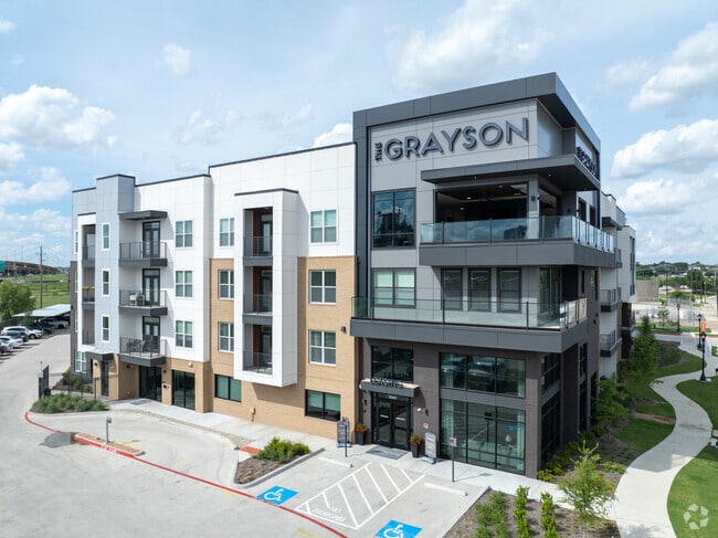 Building Photo - The Grayson on 4th