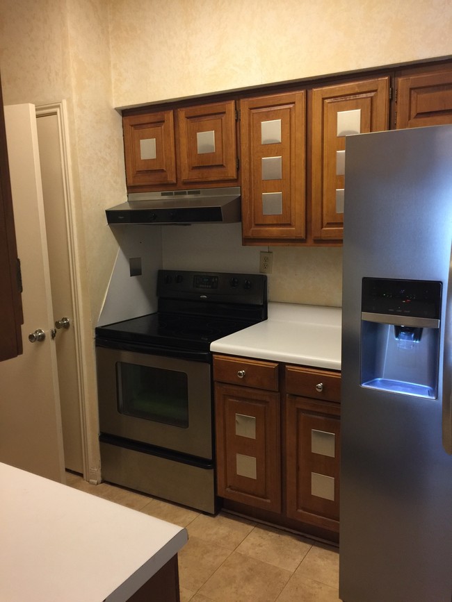 Kitchen - 2400 N Braeswood Blvd