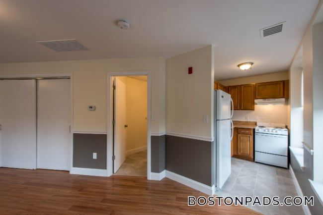 Building Photo - 1126 Boylston St