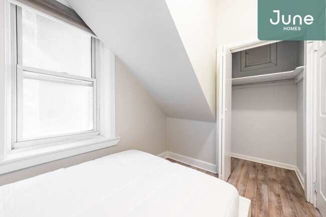 Foto del edificio - ROOM ONLY in 3-bed/2.0-bath Home