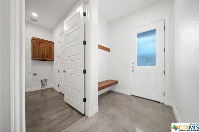 Building Photo - 274 Kerlick Ln