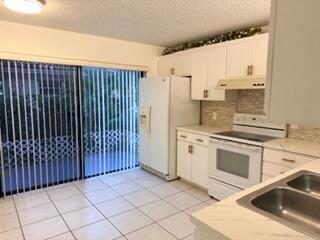 Foto del edificio - 7473 Champagne Pl