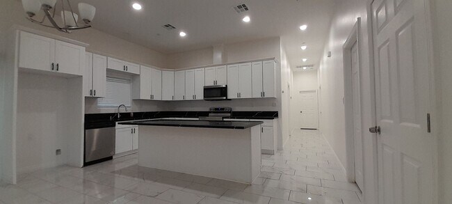 Foto del edificio - 4 Bedroom/3 Bath Home for Rent Available Now. $2500 Monthly Rent