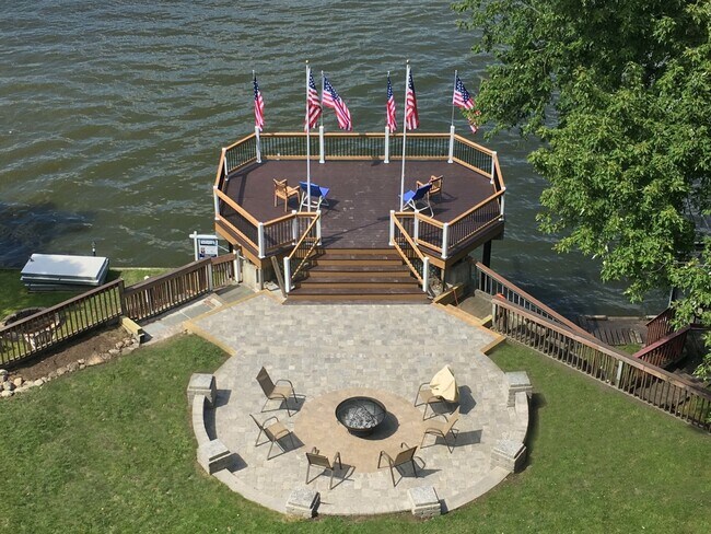 Building Photo - 5403 E Lake Shore Dr