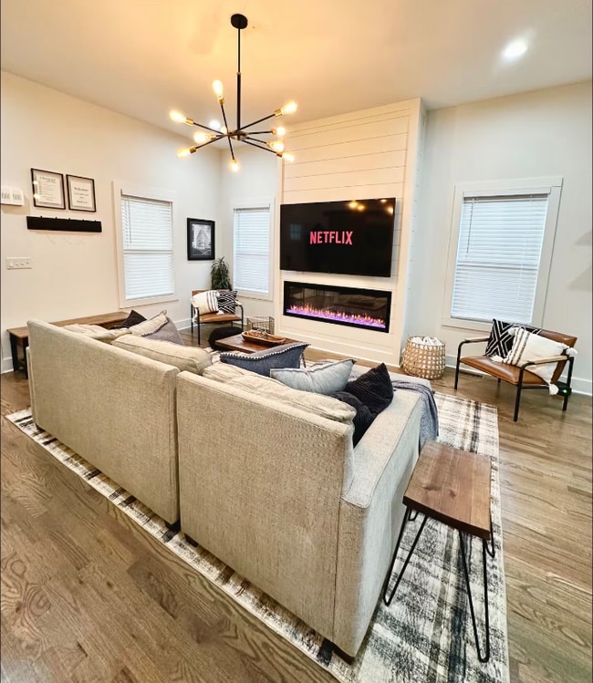 Photo - 240 Laurel Ave SW House