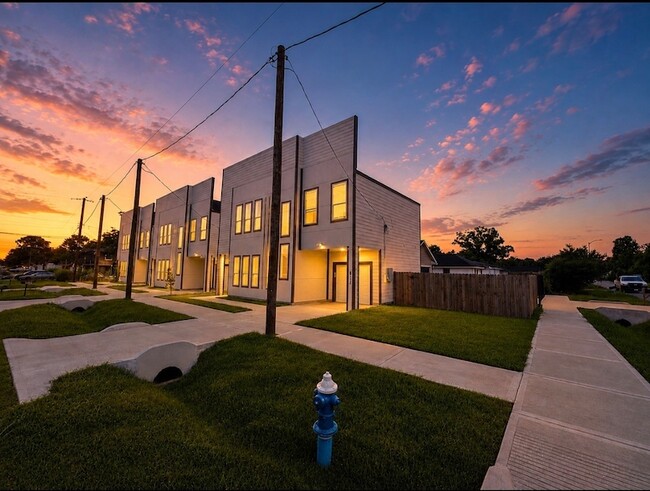 Photo - 8128 Penrod St House