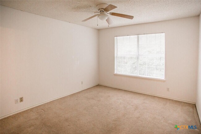 Building Photo - 115 Crest Dr