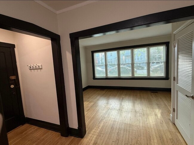 Building Photo - 2653 N Marshfield Ave