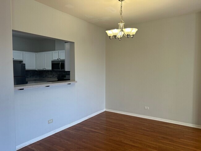 Foto del edificio - 1088 N Claremont Dr