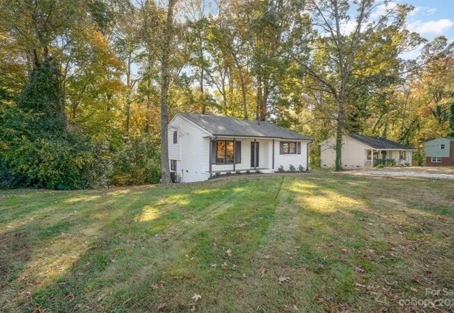 Building Photo - 5501 Southampton Rd
