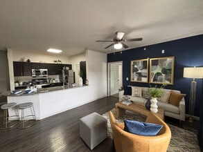 Building Photo - 4624 Cromwell Dr