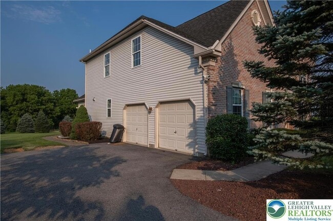 Building Photo - 4290 Crosswinds Dr