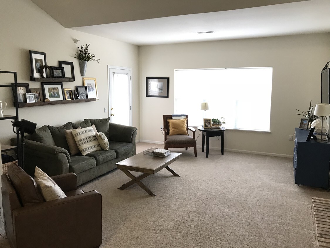 Living room - 3133 Stratton Way