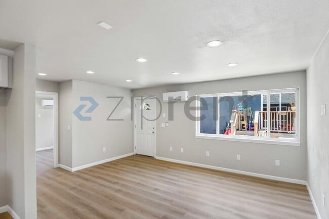Building Photo - Unit